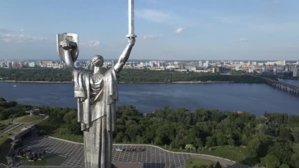 L'architettura di Kiev, Ucraina: Veduta aerea del Monumento della Patria. Rallentatore — Video Stock