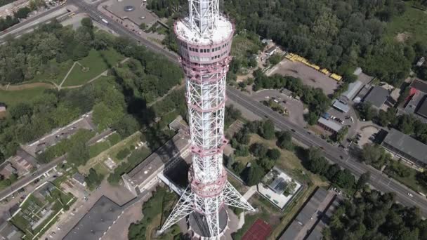 L'architettura di Kiev. Ucraina: torre TV. Vista aerea. Rallentatore — Video Stock