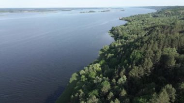Ukrayna doğası, Dnipro Nehri. Hava görüntüsü. Yavaş çekim