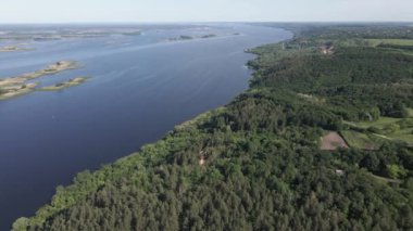 Ukrayna doğası, Dnipro Nehri. Hava görüntüsü. Yavaş çekim