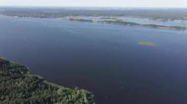 Ukrayna doğası, Dnipro Nehri. Hava görüntüsü. Yavaş çekim