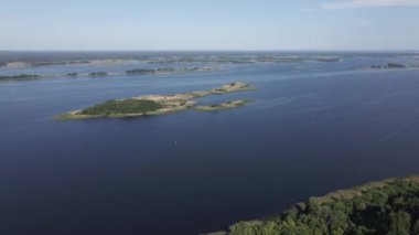 Ukrayna doğası, Dnipro Nehri. Hava görüntüsü. Yavaş çekim