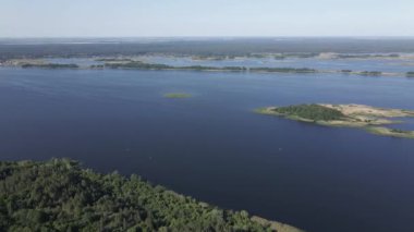 Ukrayna doğası, Dnipro Nehri. Hava görüntüsü. Yavaş çekim