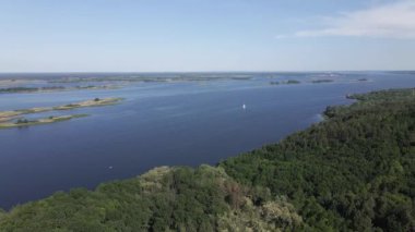 Ukrayna doğası, Dnipro Nehri. Hava görüntüsü. Yavaş çekim