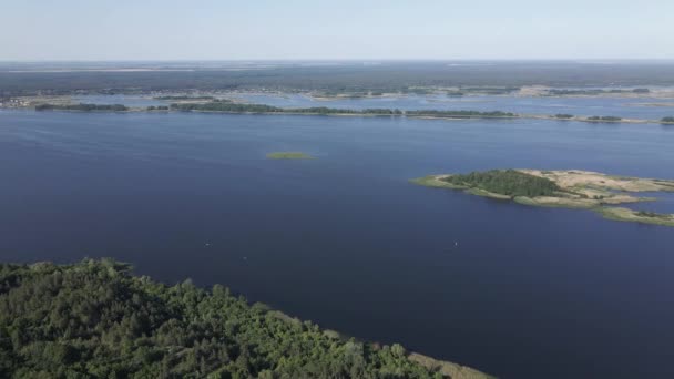 Natur der Ukraine: Fluss Dnipro. Luftaufnahme. Zeitlupe — Stockvideo