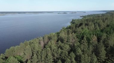 Ukrayna doğası, Dnipro Nehri. Hava görüntüsü. Yavaş çekim