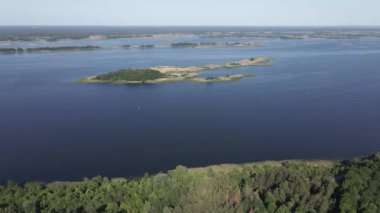 Ukrayna doğası, Dnipro Nehri. Hava görüntüsü. Yavaş çekim