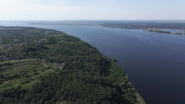 Nature de l'Ukraine : Rivière Dnipro. Vue aérienne. Mouvement lent 