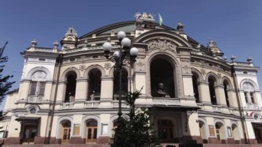Kyiv 'in mimarisi. Ukrayna: Ukrayna Ulusal Operası. Hava görüntüsü, yavaş çekim