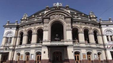 Kyiv 'in mimarisi. Ukrayna: Ukrayna Ulusal Operası. Hava görüntüsü, yavaş çekim