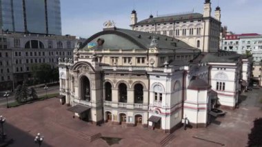 Kyiv 'in mimarisi. Ukrayna: Ukrayna Ulusal Operası. Hava görüntüsü, yavaş çekim
