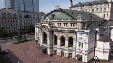 Kyiv 'in mimarisi. Ukrayna: Ukrayna Ulusal Operası. Hava görüntüsü, yavaş çekim