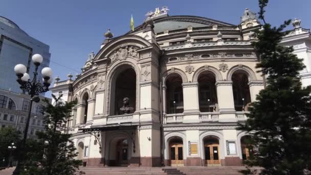 Kiev-arkitekturen. Ukraina: Nationalopera i Ukraina. Flygvy, slow motion — Stockvideo