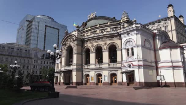 Kyiv 'in mimarisi. Ukrayna: Ukrayna Ulusal Operası. Hava görüntüsü, yavaş çekim — Stok video