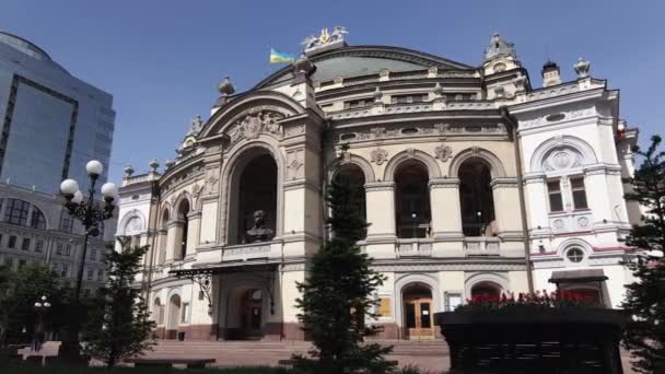 キエフの建築。ウクライナ:ウクライナ国立歌劇場。空中ビュー、スローモーション — ストック動画