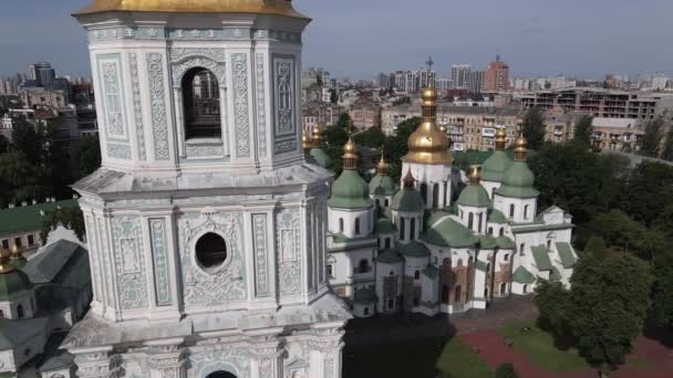 La arquitectura de Kiev. Ucrania: Catedral de Santa Sofía en Kiev. Vista aérea, cámara lenta — Vídeo de stock