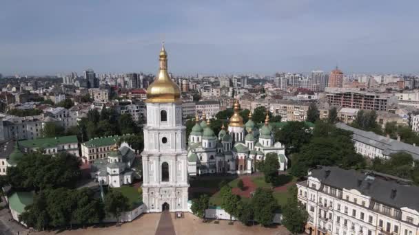 La arquitectura de Kiev. Ucrania: Catedral de Santa Sofía en Kiev. Vista aérea, cámara lenta — Vídeos de Stock
