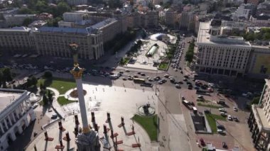 Kyiv 'in mimarisi. Ukrayna: Independence Meydanı, Meydan. Hava görüntüsü, yavaş çekim