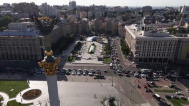 Kyiv 'in mimarisi. Ukrayna: Independence Meydanı, Meydan. Hava görüntüsü, yavaş çekim