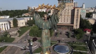 Kyiv 'in mimarisi. Ukrayna: Independence Meydanı, Meydan. Hava görüntüsü, yavaş çekim