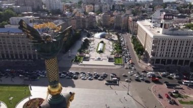 Kyiv 'in mimarisi. Ukrayna: Independence Meydanı, Meydan. Hava görüntüsü, yavaş çekim