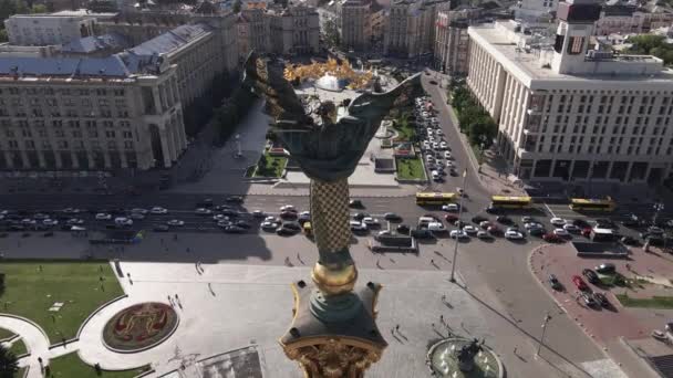 Η αρχιτεκτονική του Κίεβο. Ουκρανία: Πλατεία Ανεξαρτησίας, Μαϊντάν. Αεροφωτογραφία, αργή κίνηση — Αρχείο Βίντεο