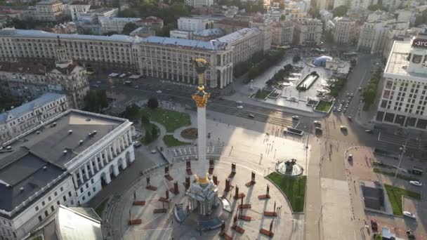 Kyiv 'in mimarisi. Ukrayna: Independence Meydanı, Meydan. Hava görüntüsü, yavaş çekim — Stok video