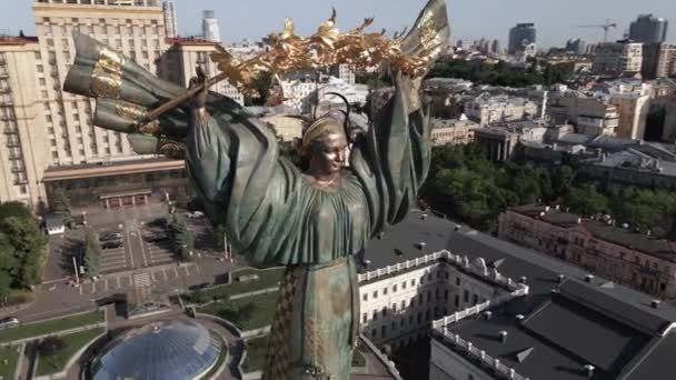 Kyiv 'in mimarisi. Ukrayna: Independence Meydanı, Meydan. Hava görüntüsü, yavaş çekim — Stok video