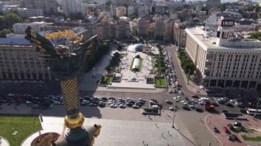 Kyiv 'in mimarisi. Ukrayna: Independence Meydanı, Meydan. Hava görüntüsü, yavaş çekim