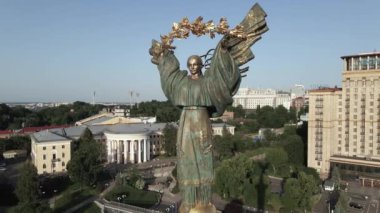 Kyiv 'in mimarisi. Ukrayna: Independence Meydanı, Meydan. Hava görüntüsü, yavaş çekim