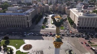 Kyiv 'in mimarisi. Ukrayna: Independence Meydanı, Meydan. Hava görüntüsü, yavaş çekim