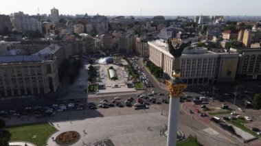 Kyiv 'in mimarisi. Ukrayna: Independence Meydanı, Meydan. Hava görüntüsü, yavaş çekim
