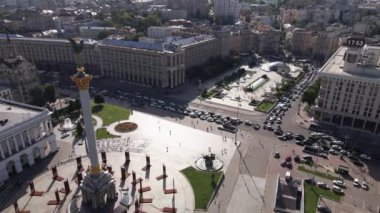 Kyiv 'in mimarisi. Ukrayna: Independence Meydanı, Meydan. Hava görüntüsü, yavaş çekim