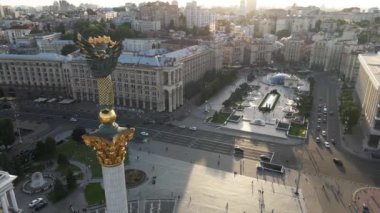 Kyiv 'in mimarisi. Ukrayna: Independence Meydanı, Meydan. Hava görüntüsü, yavaş çekim