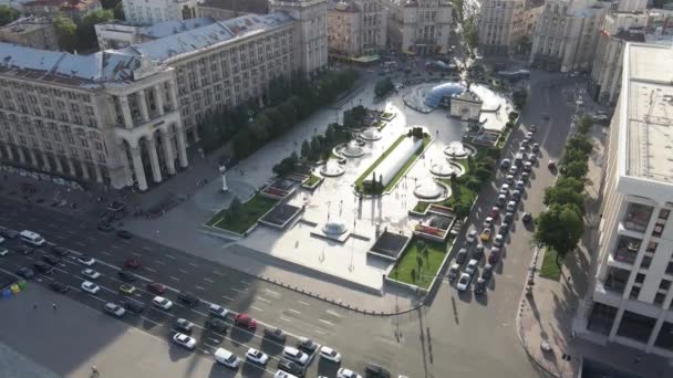 Kyiv 의 건축. 우크라이나: 독립 광장, 마이 단. 공중에서 보고, 느린 동작 — 비디오