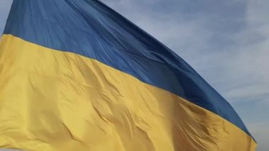 Ukrayna bayrağı. Ağır çekim. Kyiv. Ukrayna