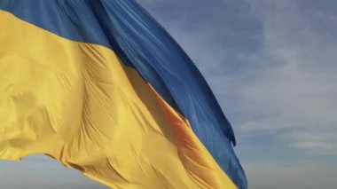 Ukrayna bayrağı. Ağır çekim. Kyiv. Ukrayna