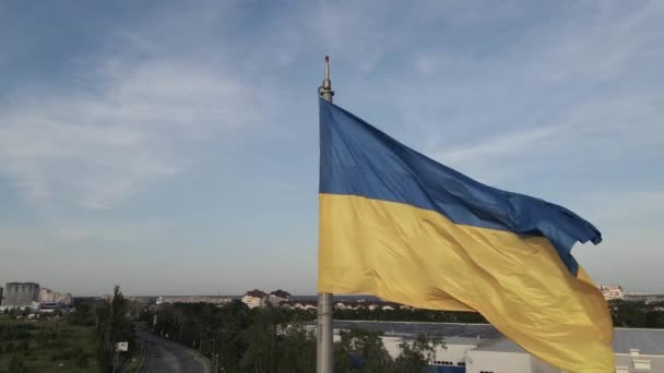 Ουκρανική σημαία. Αργή κίνηση. Κίεβο. Ουκρανία — Αρχείο Βίντεο
