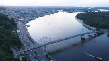 Ukrayna, Kyiv 'in havadan görünüşü. Yavaş çekim