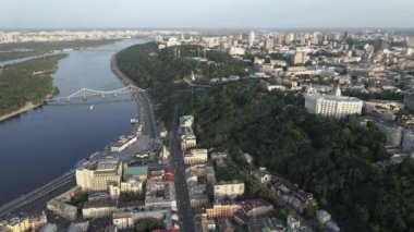 Ukrayna, Kyiv 'in havadan görünüşü. Yavaş çekim