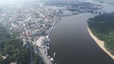 Ukrayna, Kyiv 'in havadan görünüşü. Yavaş çekim