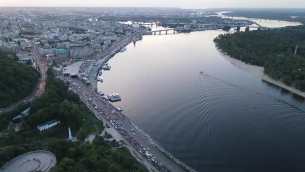 Luchtfoto van Kiev, Oekraïne. Langzame beweging — Stockvideo