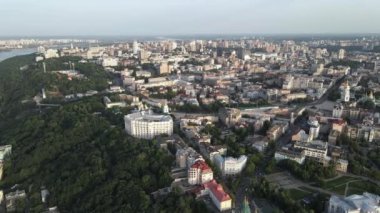 Ukrayna, Kyiv 'in havadan görünüşü. Yavaş çekim