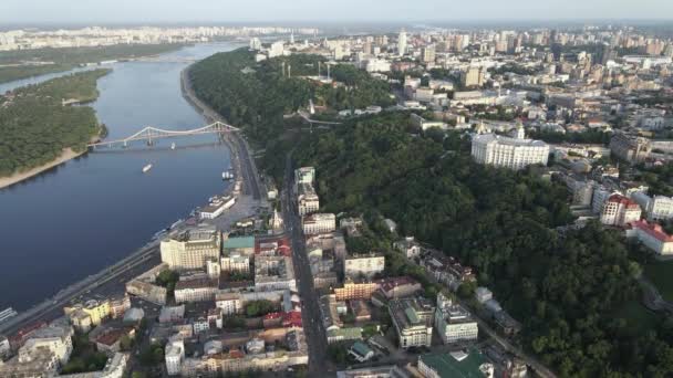 Letecký pohled na Kyjev, Ukrajinu. Zpomalený pohyb — Stock video