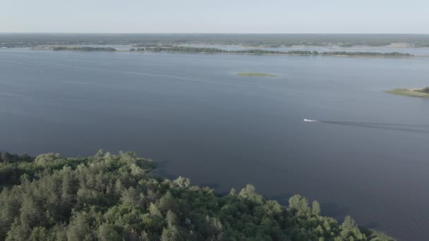 Φύση της Ουκρανίας: ποταμός Dnipro. Αεροφωτογραφία. Αργή κίνηση, επίπεδη, γκρι — Αρχείο Βίντεο