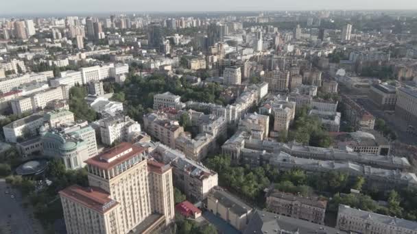 Vista aérea de Kiev, Ucrania. Movimiento lento, plano, gris — Vídeos de Stock