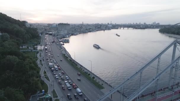 Vista aérea de Kiev, Ucrânia. Movimento lento, plano, cinza — Vídeo de Stock