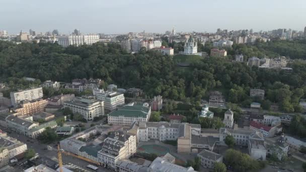 Luchtfoto van Kiev, Oekraïne. Langzame beweging, vlak, grijs — Stockvideo