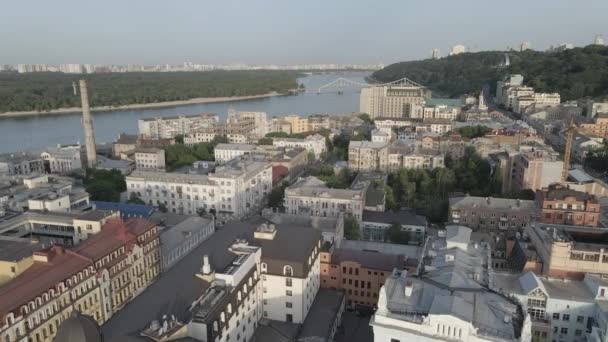 Vista aérea de Kiev, Ucrânia. Movimento lento, plano, cinza — Vídeo de Stock