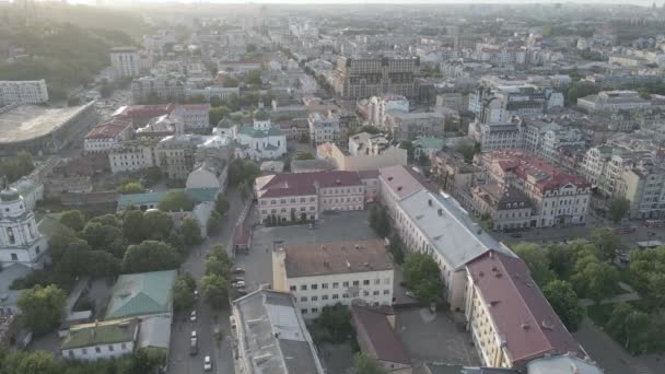 Vista aérea de Kiev, Ucrania. Movimiento lento, plano, gris — Vídeos de Stock